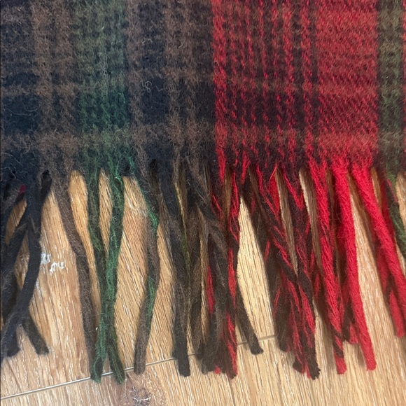 Pendleton Red and Green Plaid Throw Blanket - Picture 5 of 5